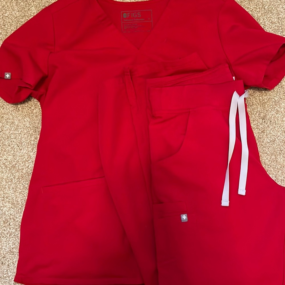 Small red fig scrubs, cargo pants